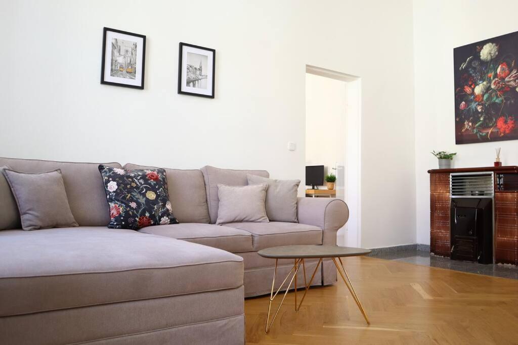 Apartamento Bloom - Cozy Apartment, 5 Stops To Center